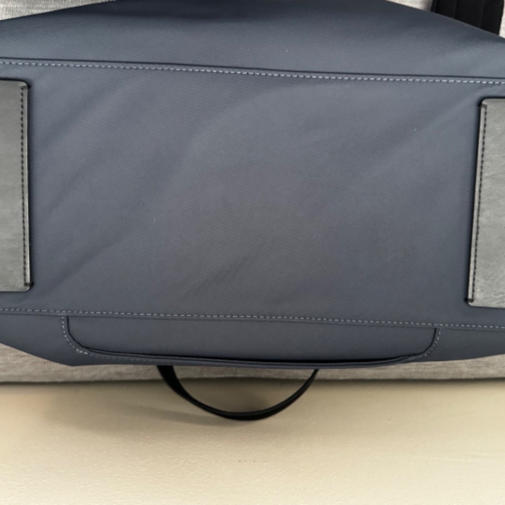 The Away Everywhere Bag in Navy Blue - Picture 9 of 11